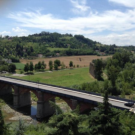 Appartamento Lella Con Meravigliosa Vista Vicino Alle Terme Acqui Terme Ruang foto