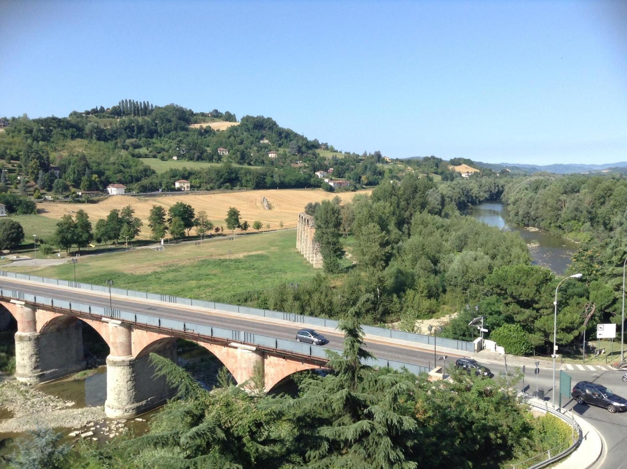 Appartamento Lella Con Meravigliosa Vista Vicino Alle Terme Acqui Terme Ruang foto