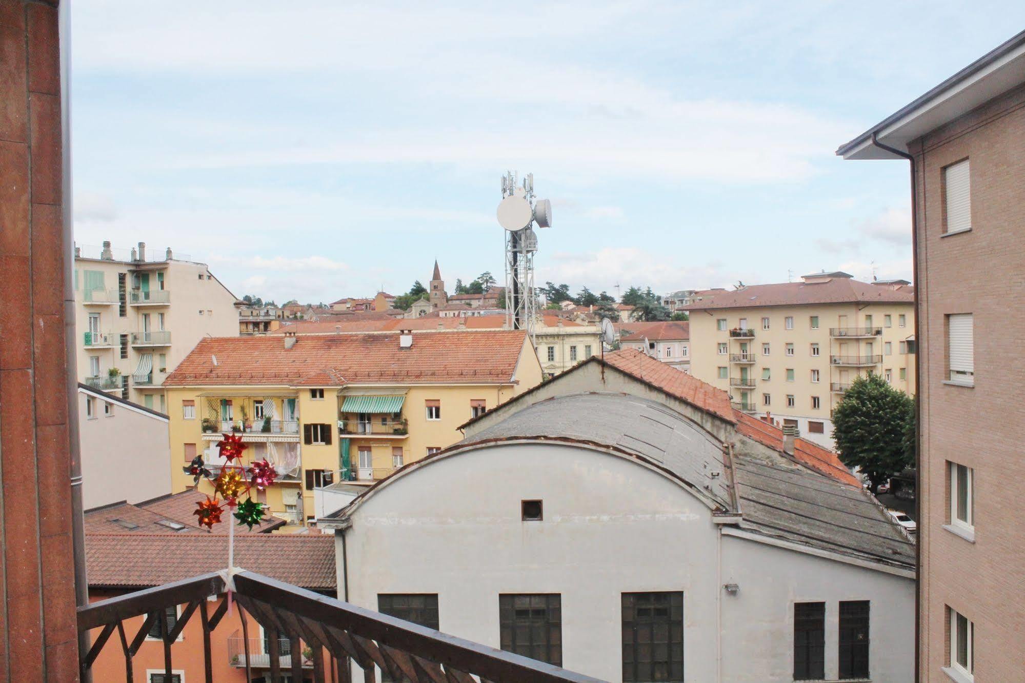 Appartamento Lella Con Meravigliosa Vista Vicino Alle Terme Acqui Terme Bagian luar foto
